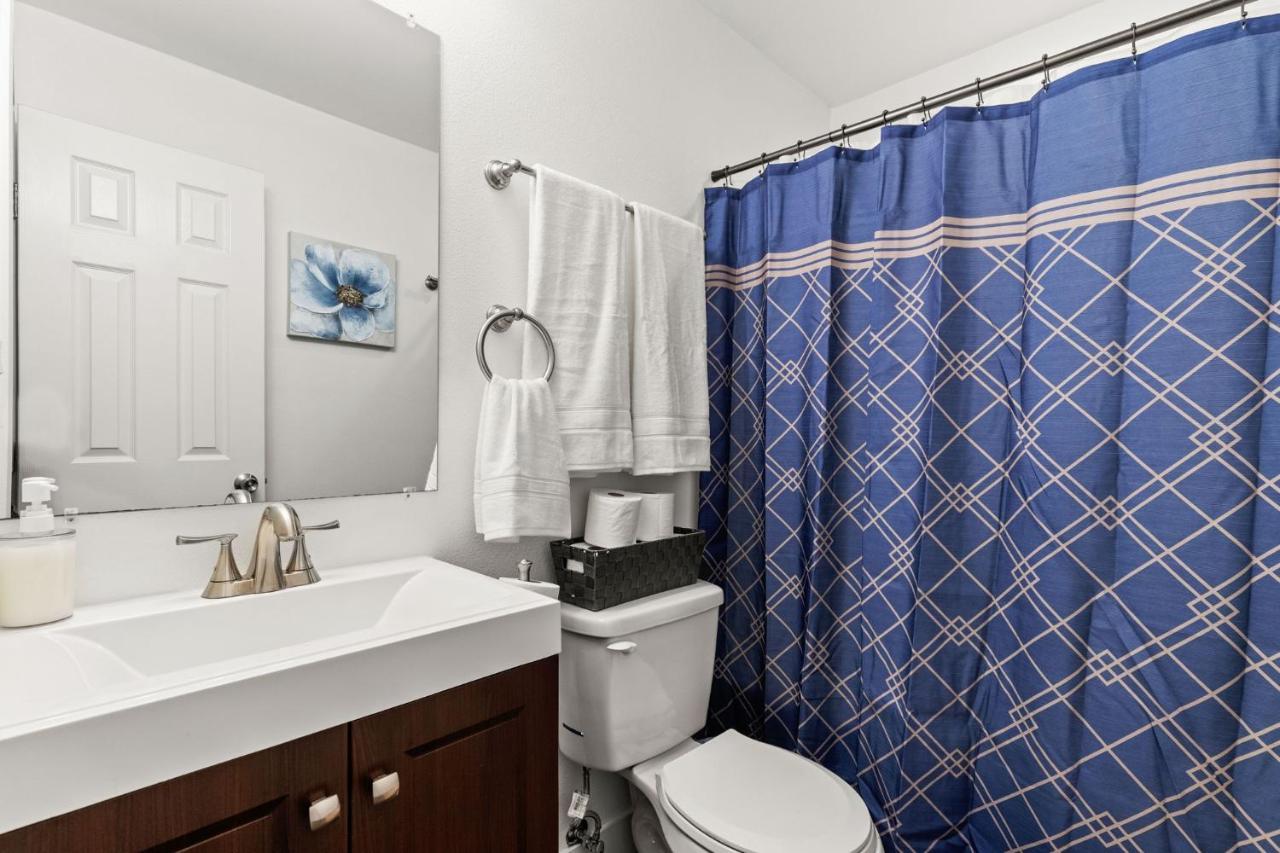 Divine Cargo Apartment Сан Антонио Екстериор снимка